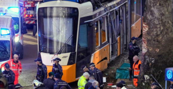 Двије особе погинуле, 38 повријеђено у удесу трамваја