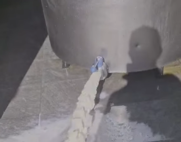 Laktaši, potresne scene: mlijeko teče u potocima