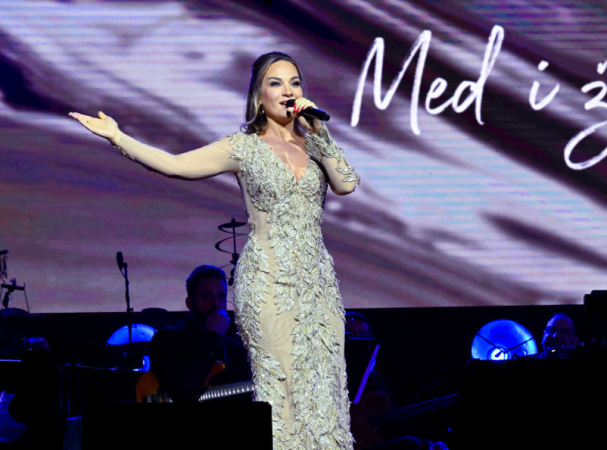 Jelena Tomašević se srušila na bini, prebačena u bolnicu