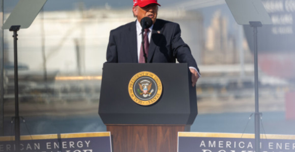 Трамп: Уништили смо и потопили 9 иранских ратних бродова