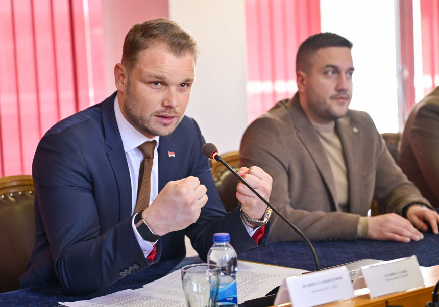 Донијети закон о забрани промовисања фашизма