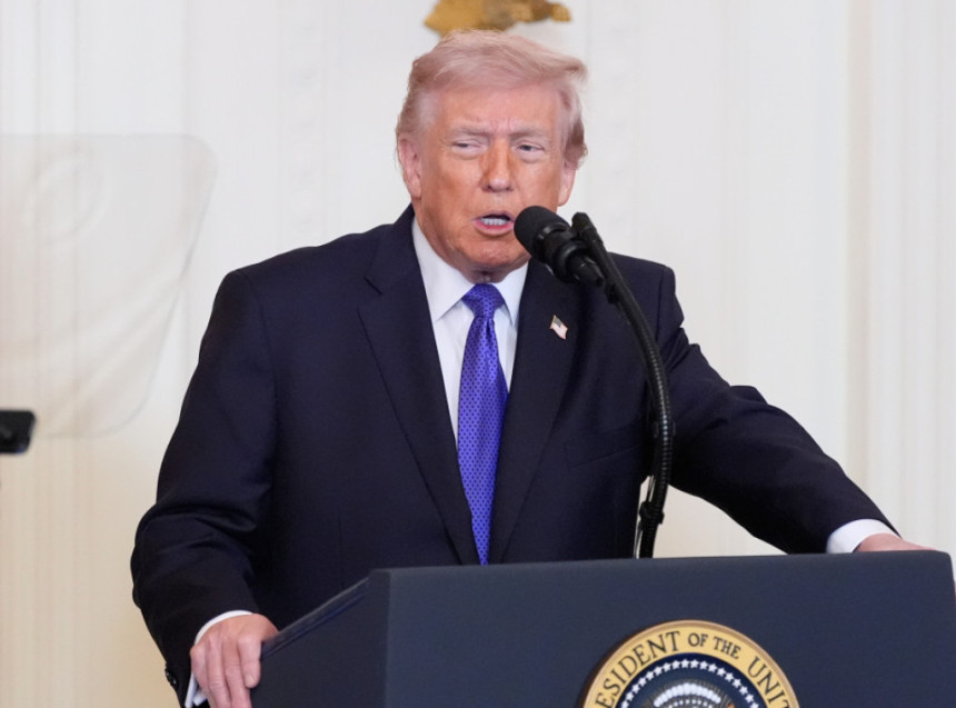 Трамп поручио да прекида трговину са Шпанијом