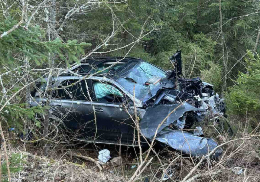 Teška saobraćajna nesreća kod Kneževa, spašen vozač