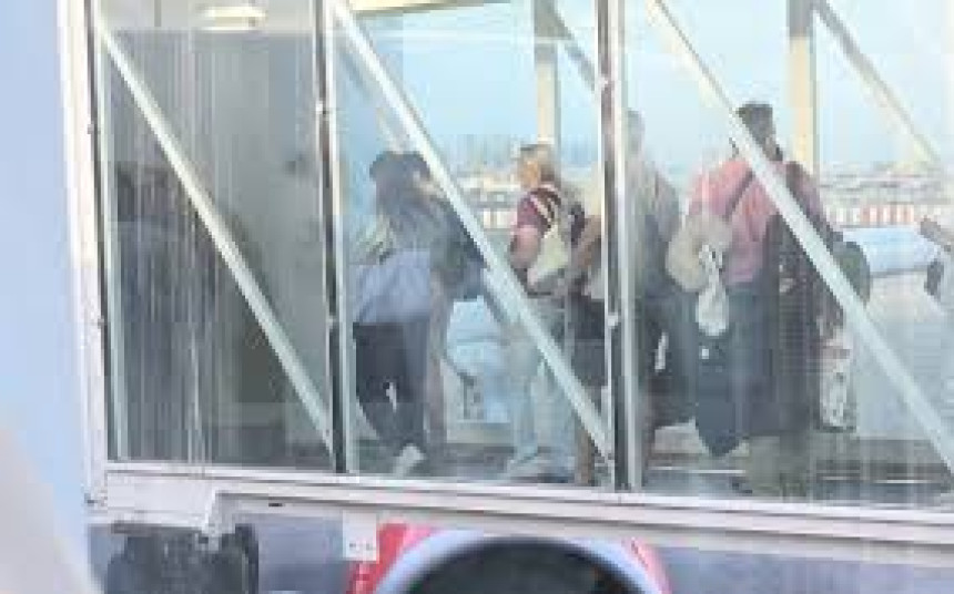 Евакуација авионом из Дубаија кошта више од 1.000 евра