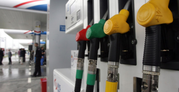 Vlast smanjuje akcize kad gorivo skoči na četiri marke?
