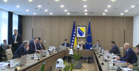 Уз милионе марака које институције БиХ троше на чашћавање, сад легализују и даривање