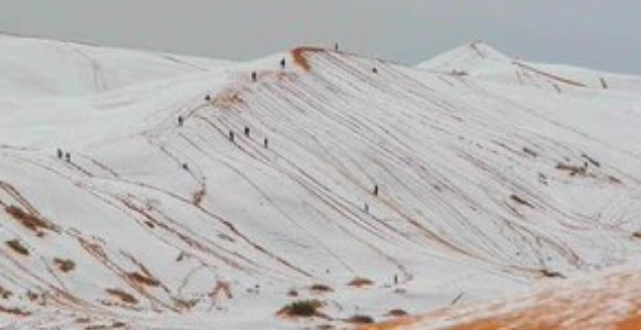 Nevjerovatan prizor u Sahari, snijeg sve iznenadio (VIDEO)