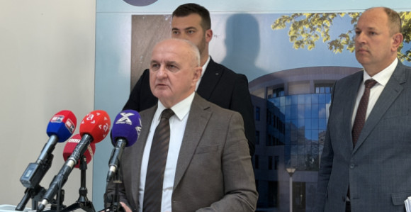 Vlada ne može da se zaduži koliko joj treba