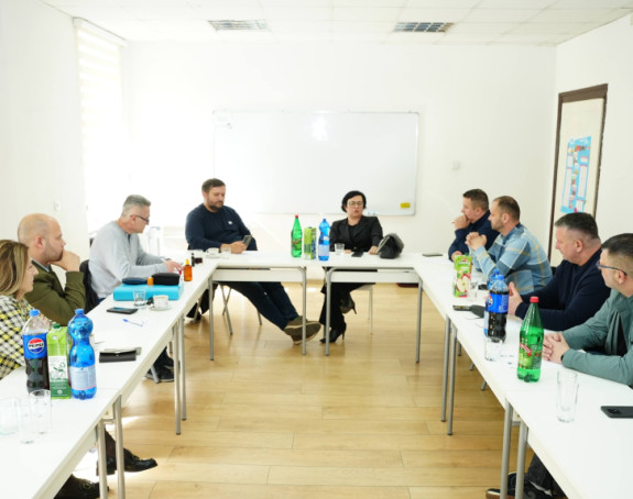 Sindikati u zdravstvu traže povećanje plate za 40%