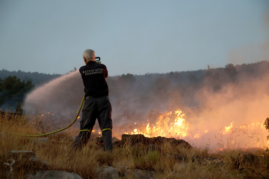 Ugašen požar u Popovom polju u Hercegovini