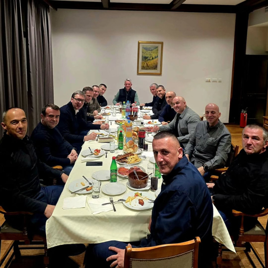 Вучић на вечери са припадницима Кобри: Хвала на лојалности