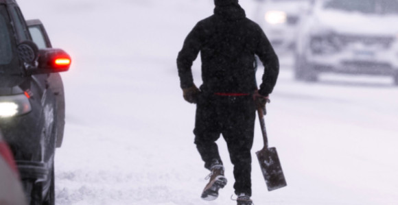 Snijeg i jak vjetar zahvatili dijelove SAD, prijete oluje