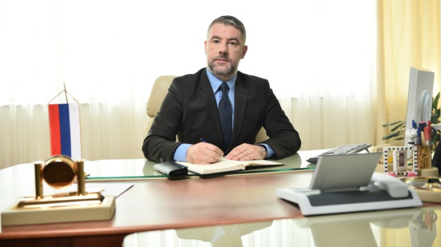 Šeranić manipuliše i obmanjuje javnost o platama u zdravstvu