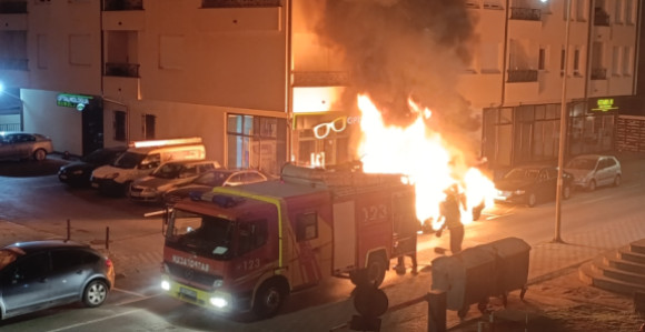 Eksplozija u Bijeljini, požar zahvatio tri automobila