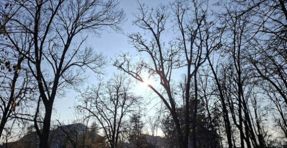 Претежно облачно и свјежије, уз краће сунчане периоде