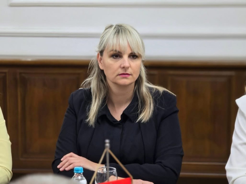 Социјална карта мртво слово на папиру, породица и даље одлазе