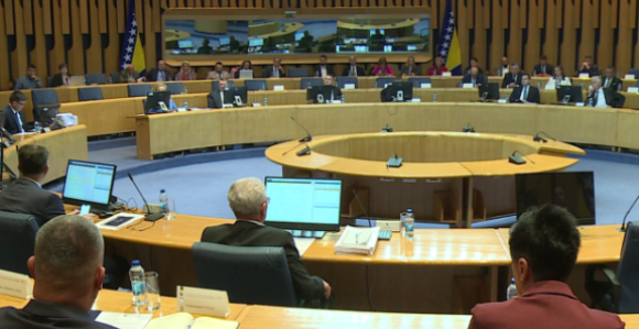 HDZ i SNSD udruženi protiv smanjenja akciza na gorivo