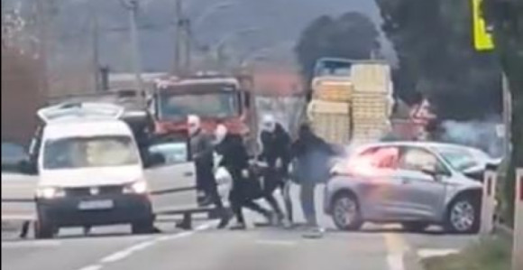 Mostar: Maskirani palicama i bakljama napali vozača