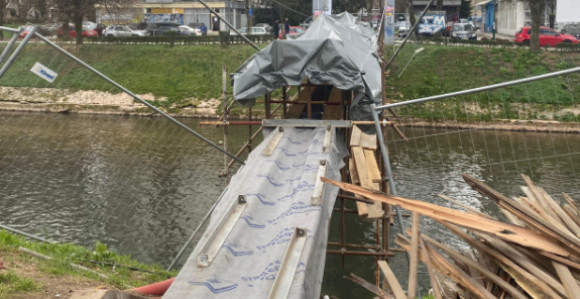 Извучено тијело жене која је пала са скеле моста у Миљацку