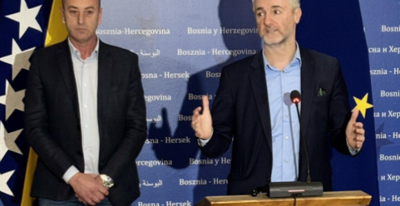 Власти неспособне, не могу ријешити ни унутрашња питања