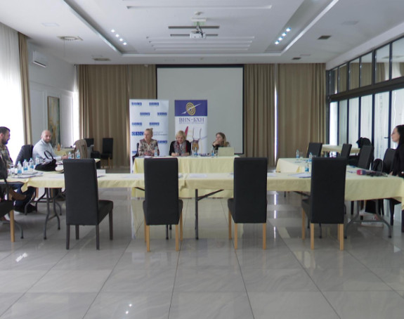 Iza napada na novinare uglavnom su politički moćnici