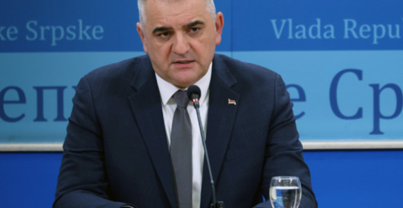 Српска финансијски јака, а грађанима 10 фенинга по литру