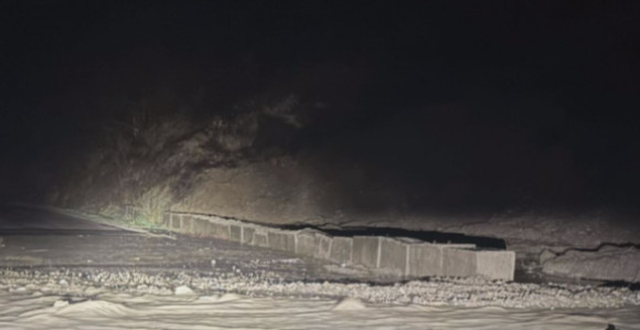 Због снијега на појединим путевима саобраћај у прекиду