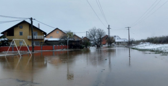 Приједор: Падавине направиле хаос, насеља под водом
