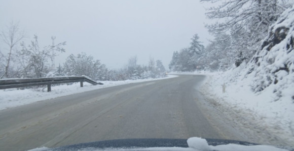 Више општина без струје, блокада за теретна возила