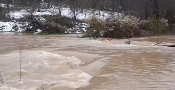 Banjaluka: Izlila se Dragočajka, most potpuno poplavljen