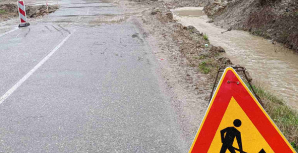 Лопаре: Уклоњен одрон у Тобуту, саобраћај се одвија уз опрез