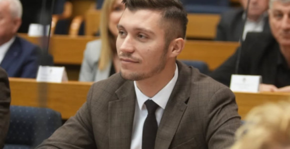 "Коцкарска" Влада - Они каматама бришу болнице