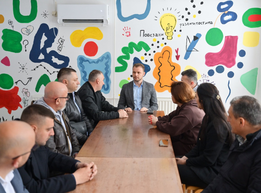 Станивуковић обећао мини бус удружењу Загрљај