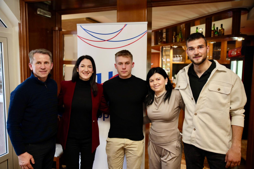 Trivićeva ponosna: Narodni front raste i jača