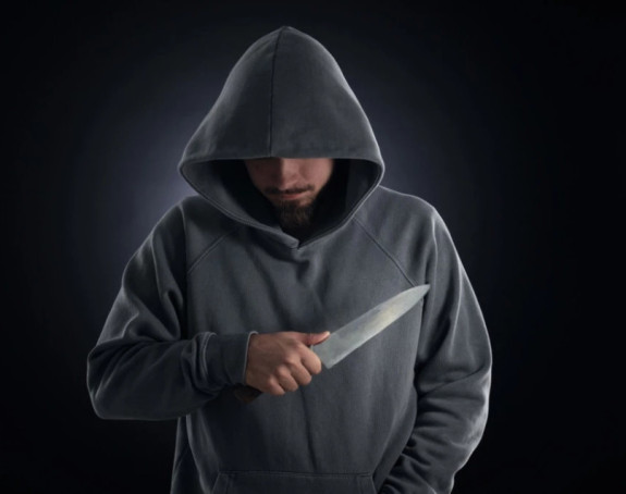 Profesorka izbodena u školi, drugi učenik joj spasio život