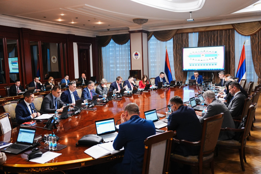 Vlada se odriče 10 feninga po litru goriva, ali to ne važi za građane Srbije