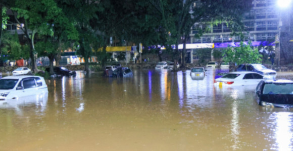 Urušio se most na putu, poplave u više regiona u Italiji