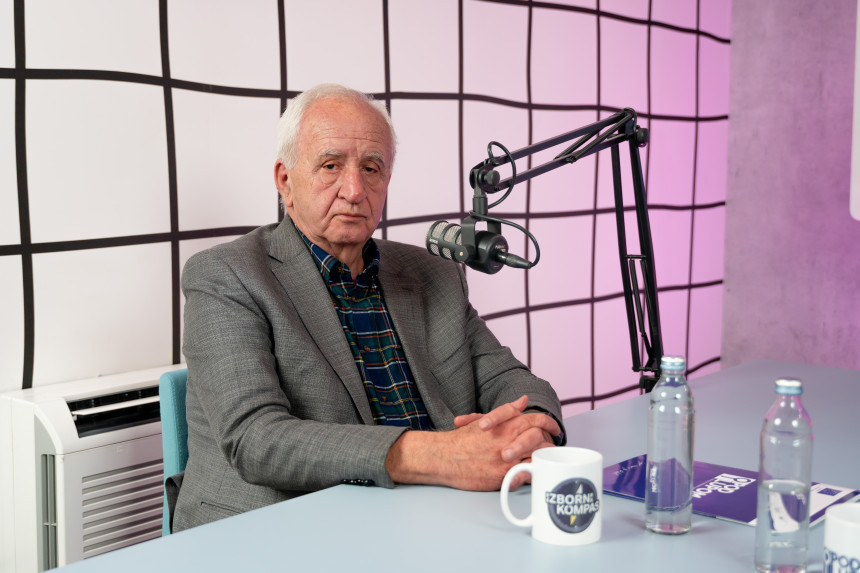 Политичари формалмо желе промјене, а моле Бога да се не десе