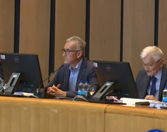 Delegati uživaju u privilegijama, a građani plaćaju cijenu blokada SNSD - HDZ