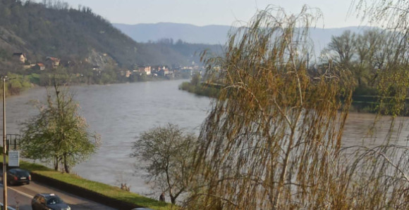 Raste vodostaj Drine u Zvorniku, zatvoren parking