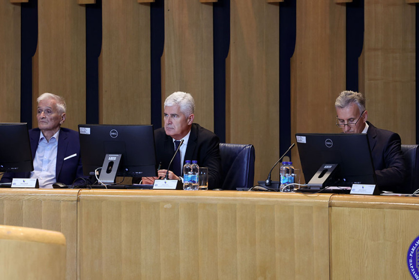 Заказана сједница Дома народа и већ најављена блокада