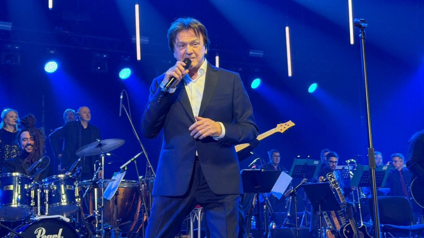 Спектакл у Зетри: И четврто вече Чола напунио дворану