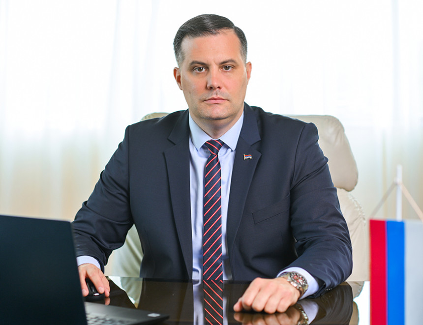 Nezakonita isplata dodatka na platu u ministarstvu