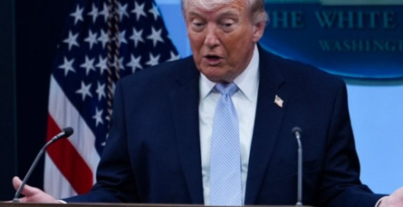 Трамп предложио да САД наплаћују пролаз кроз Ормуски мореуз