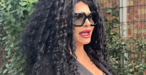 Глумица открила да на Васкрс не столу не користи нож