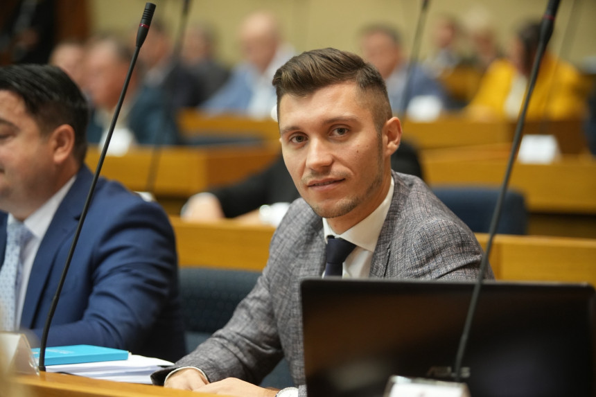 Vlast podilazi firmama i uništava domaću proizvodnju