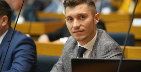 Власт подилази фирмама и уништава домаћу производњу