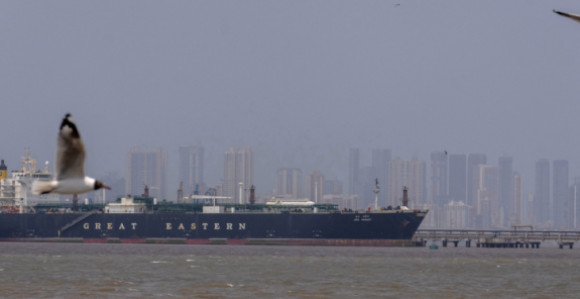 Почела је двострука блокада Ормуског мореуза