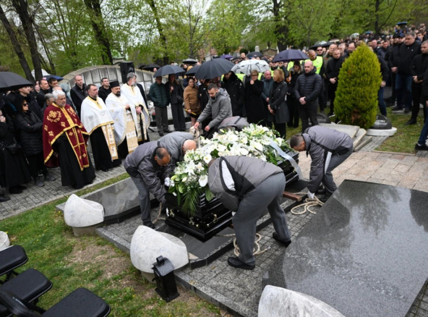 Сахрањен Душко Вујошевић уз пјесму Ђорђа Балашевића