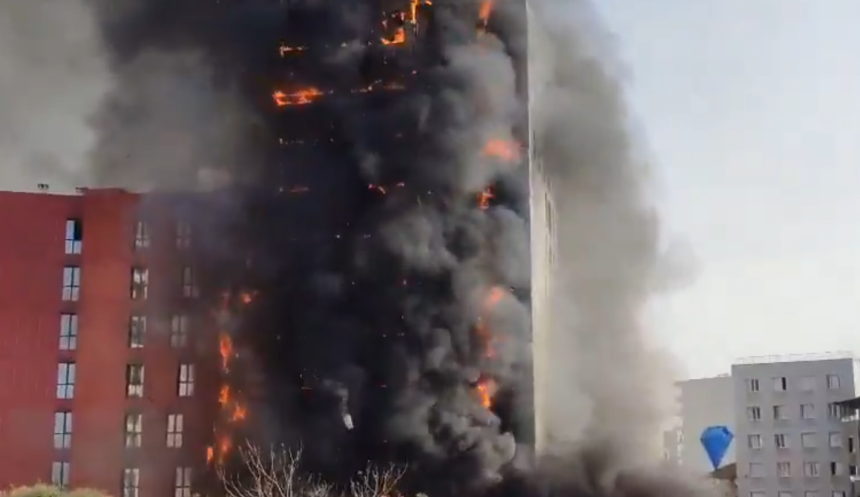 Stravičan požar u Tirani: Vatra guta čitavu zgradu